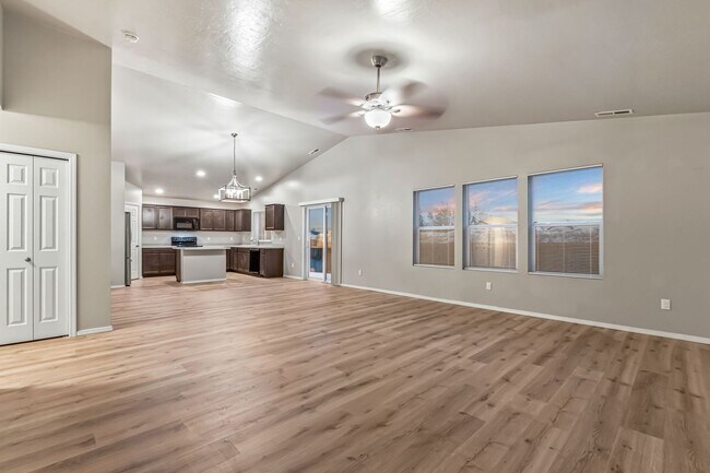 Foto del edificio - Spacious 4bd/2ba, Single Level Home in Qui...