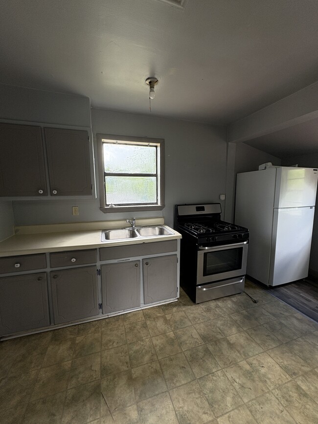 Building Photo - 821 N Highland Ave