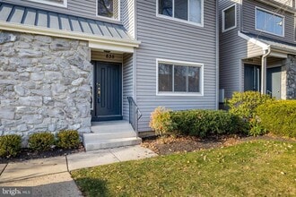 Building Photo - 835 Chanticleer