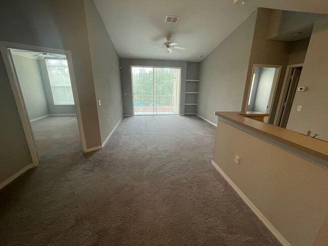 Building Photo - Third Floor 2/2 Condo in Visconti!