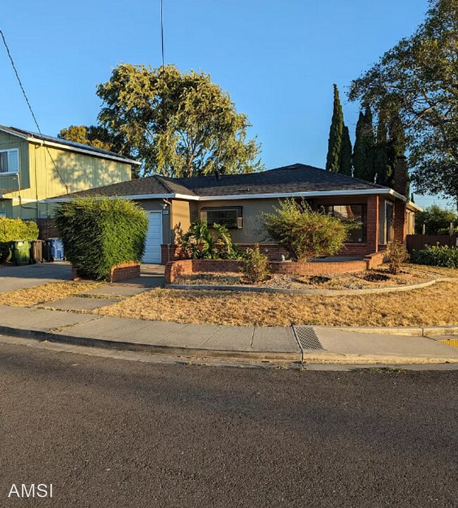 Building Photo - 3 br, 2 bath House - 3307 Lenard Dr