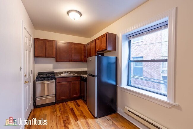 Foto del edificio - 816 W Cornelia Ave