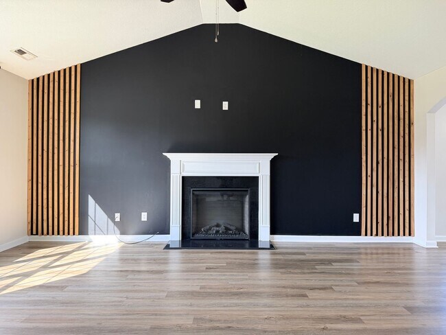 Building Photo - 107 Cavalier Dr