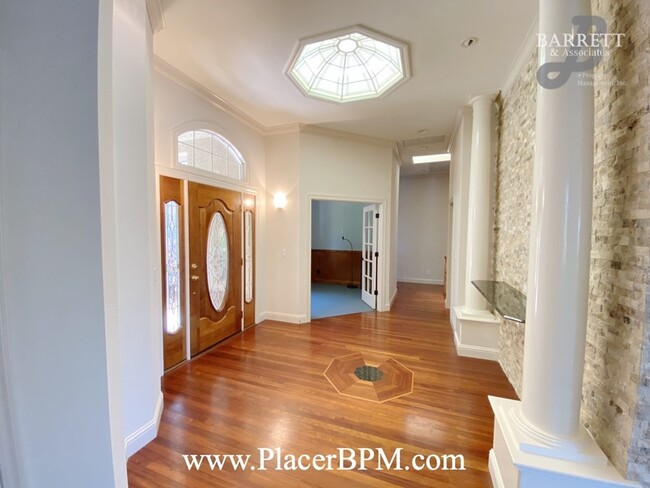 Building Photo - 23804 Lakeview Ct