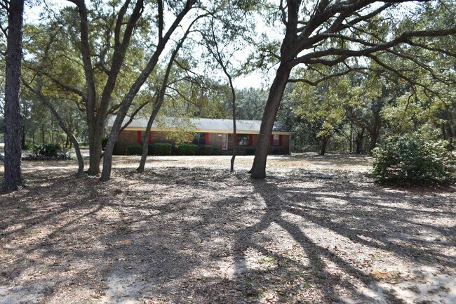 Foto del edificio - Xtra Large Corner Lot- 3 Bedroom 2 Bath In...