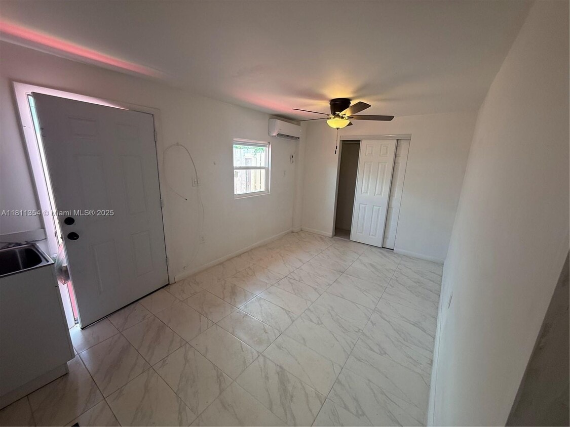 Foto principal - 6980 SW 26th St