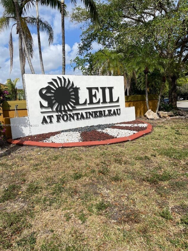 Primary Photo - 9735 Fontainebleau Blvd
