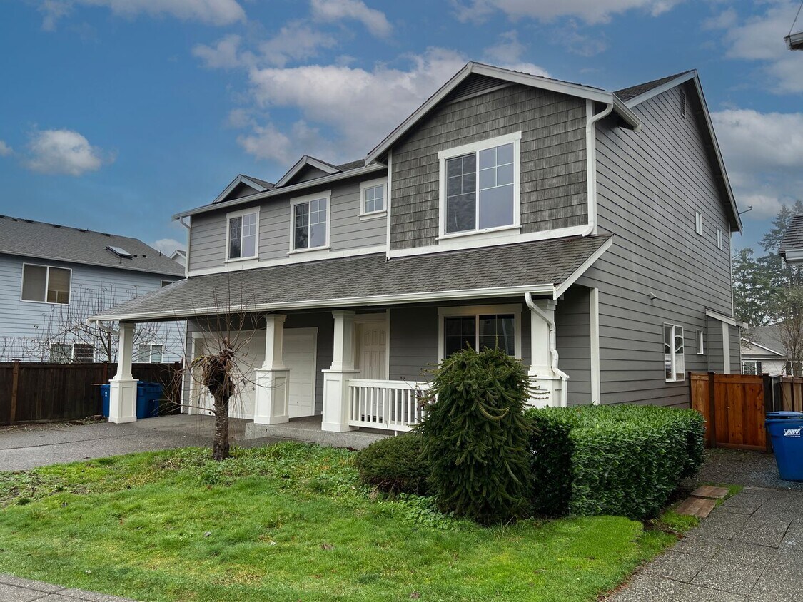 Primary Photo - Beautiful 2,420 SF 4 BR/2.5 Bath Home with...