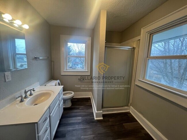 Foto del edificio - Close to Downtown Indy, Crown Hill, 4 Bedroom, 2 Bathroom House Available NOW!