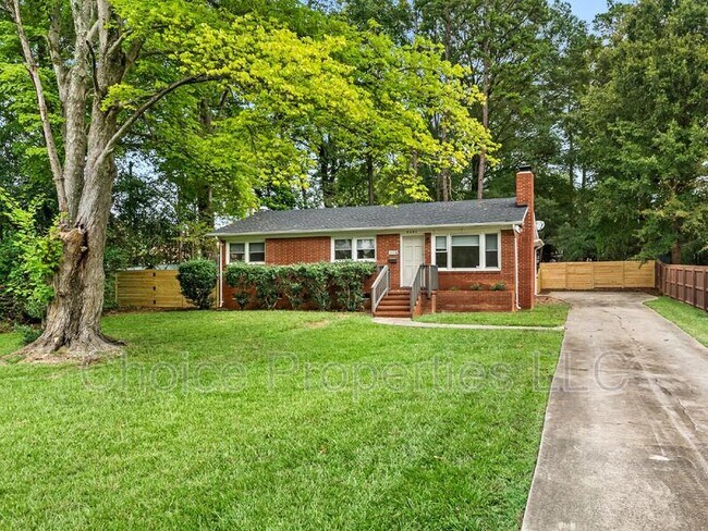 Building Photo - 4401 Holbrook Dr
