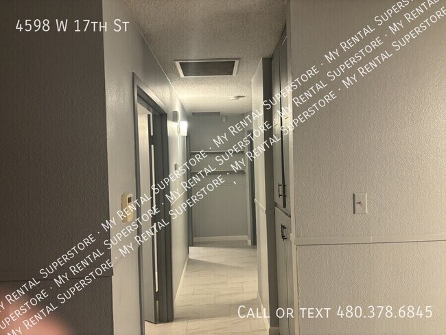 Foto del edificio - 4598 W 17th St