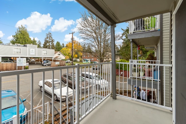 Building Photo - 11540 Pinehurst Way NE