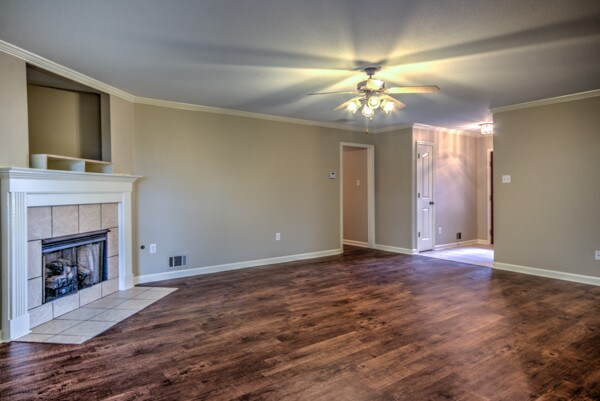Building Photo - 9885 Greenalder Cove S