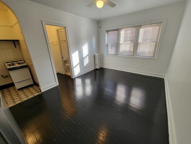 Foto del edificio - 834 W Fullerton Ave