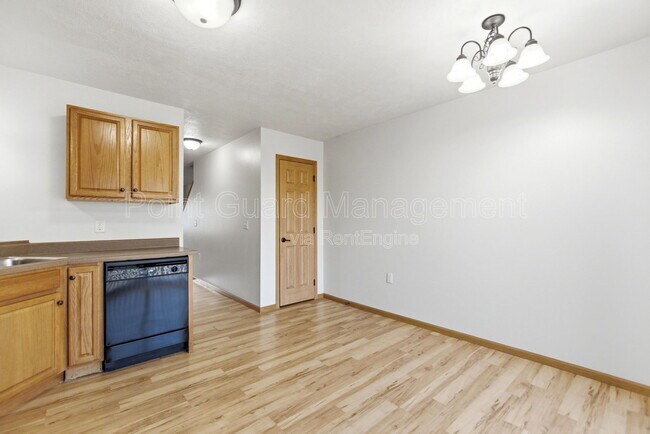 Foto del edificio - 2608 N Career Ave