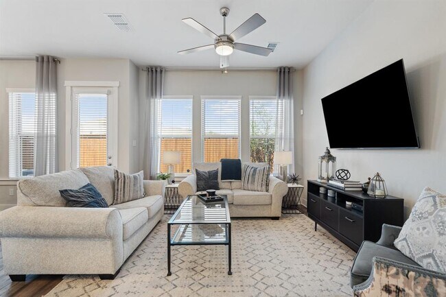 Foto del edificio - 962 Ford Pines Ln
