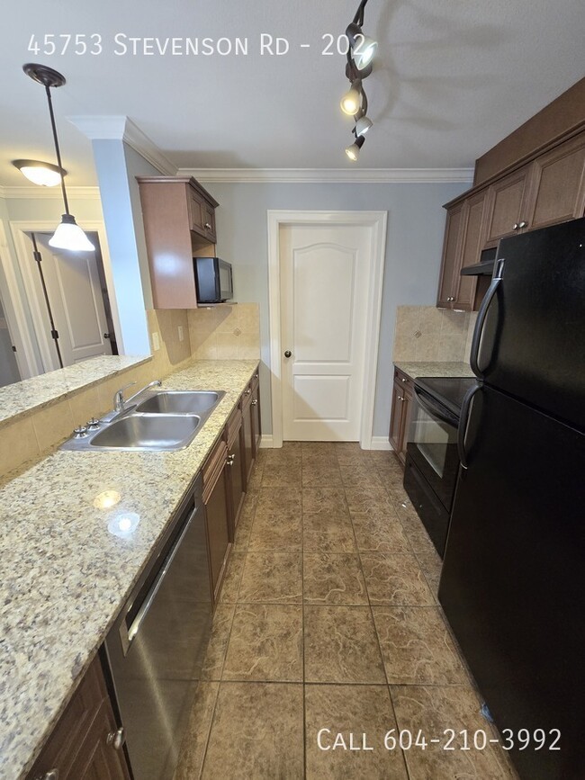 Building Photo - Centrally Located Condo in Sardis