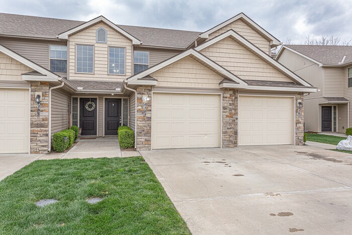 Primary Photo - Modern 3-Bed, 2 Bath Townhome Near Brighto...