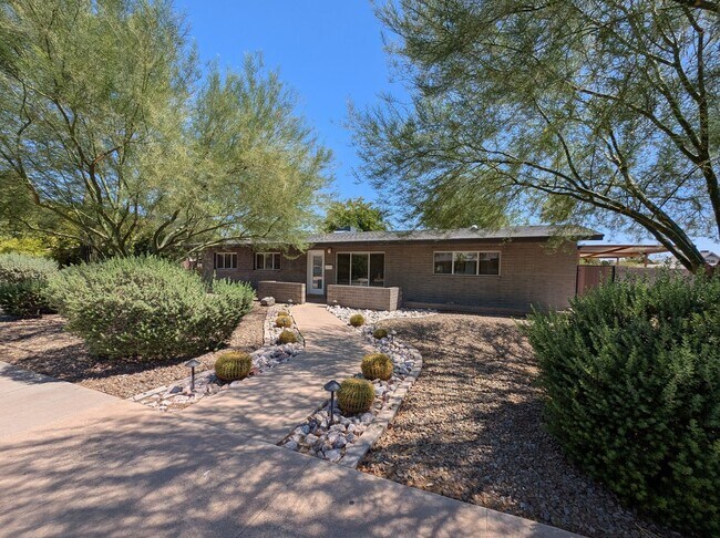 Building Photo - 4 Bedroom Home in Tempe Gardens Near E Sou...