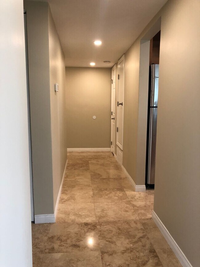 Foto del edificio - Spacious 3 + 2 Ocean View Condo - Prime Corner Location.