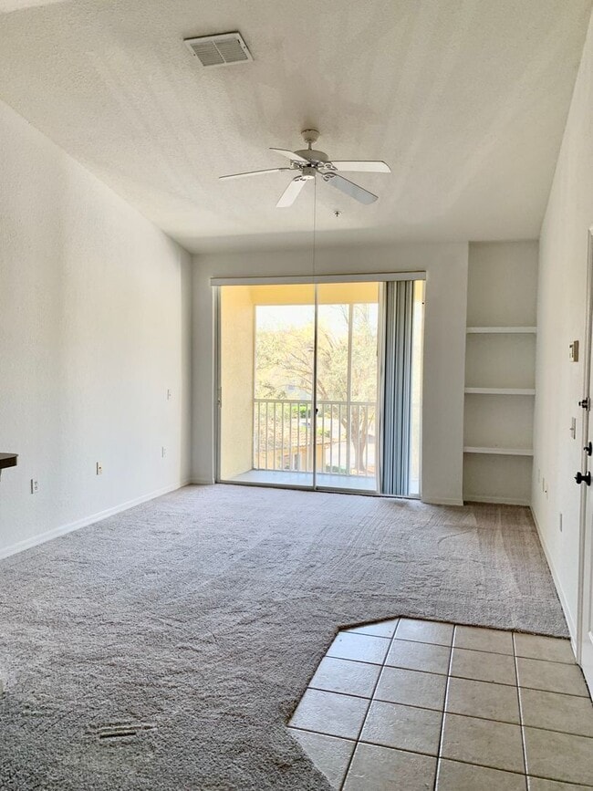 Foto del edificio - Updated 2/1 at Visconti, new carpet & paint, vaulted ceilings!
