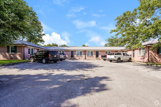 Building Photo - 416 Greggview St