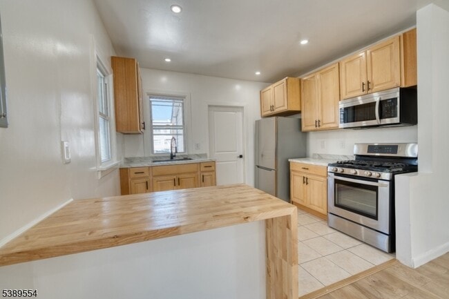 Building Photo - 55 Tappan St