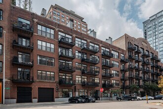 Building Photo - 375 W Erie St