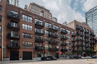Building Photo - 375 W Erie St