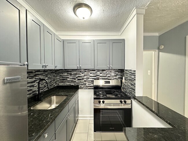 Foto del edificio - 5668 N Ridge Ave