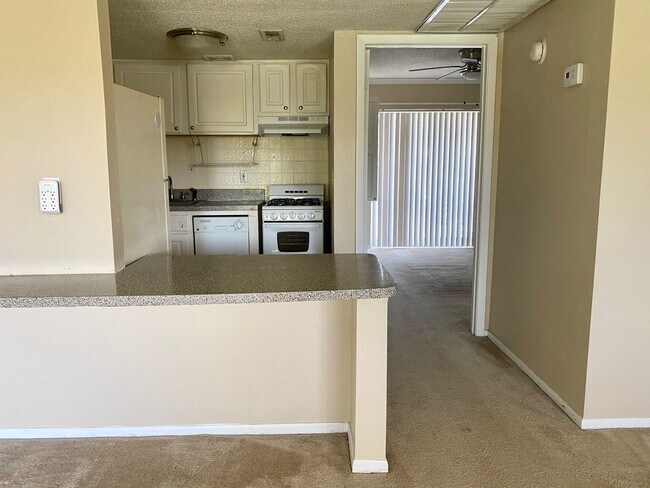 Building Photo - 1 Bed/1 Bath Condo For Rent in Waterside a...