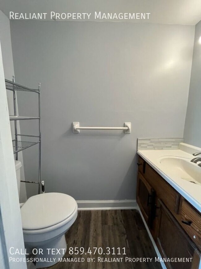 Foto del edificio - 2 bed, 1.5 bath all electric townhome loca...