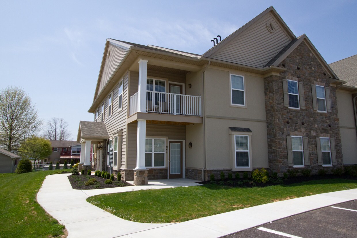 2046 Shady Oak Dr Unit 2046(8/1 floor), Mount Joy, PA 17552 Apartment