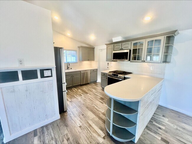 Foto del edificio - Welcome to this charming 3 bedroom, 2 bath...