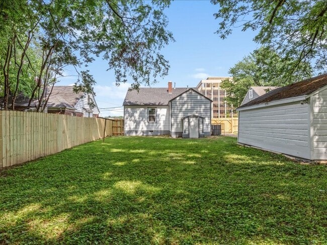Building Photo - 41 N Bingham St