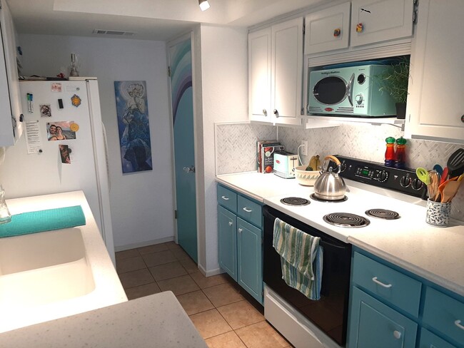 Foto del edificio - Furnished Vacation Condo w/ Community Pool**
