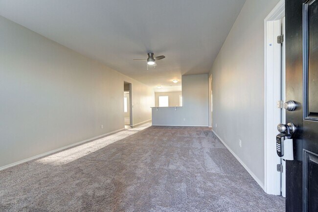 Building Photo - Gorgeous 4-Bedroom / 2-Bathroom Home in Mu...