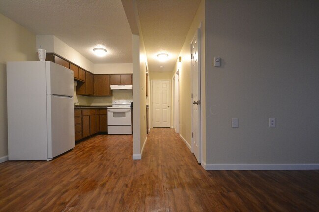 Foto del edificio - Hillcrest Village Apartments