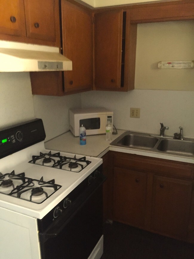 Standard Kitchen - 1130 S 32nd St