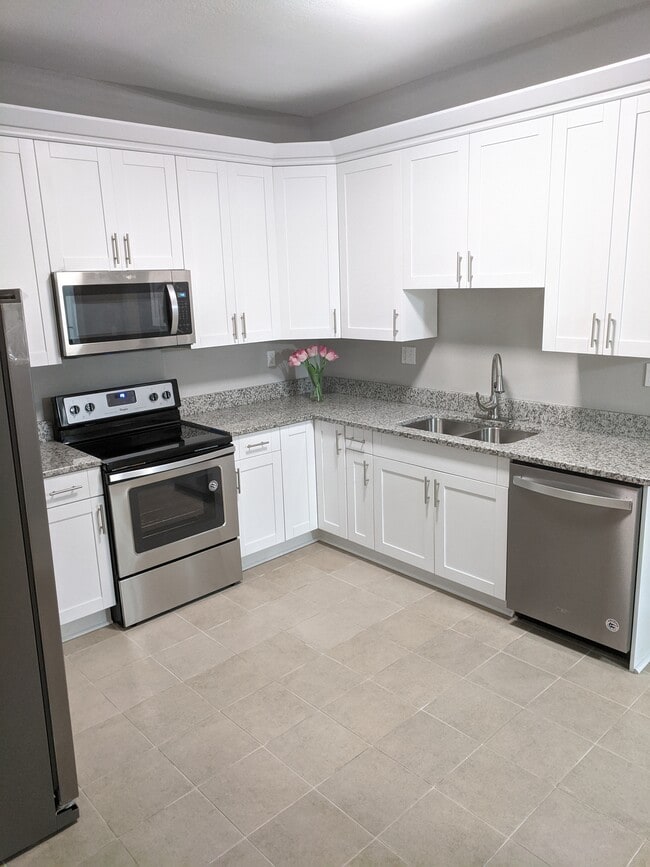 Building Photo - 408 W 29th St