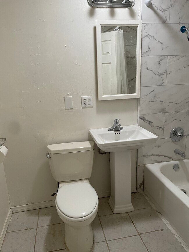 Foto del edificio - 1135 166th St