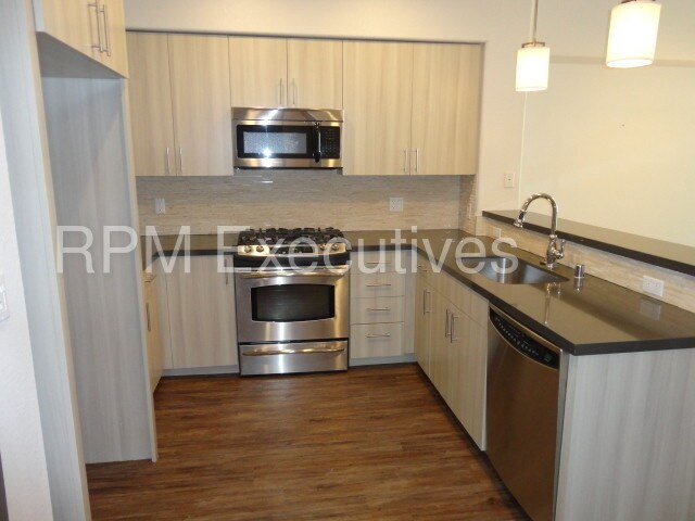 Building Photo - 24505 Town Center Dr