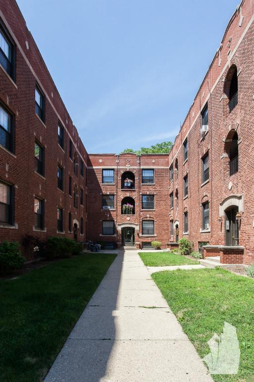 Building Photo - 2876 N Clark St