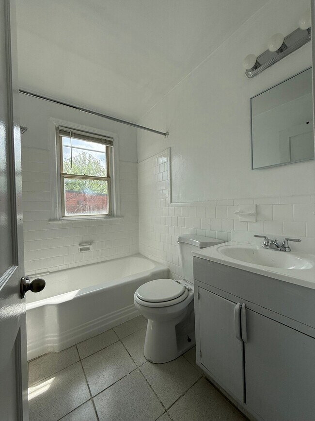 Foto del edificio - 2425 E St NE
