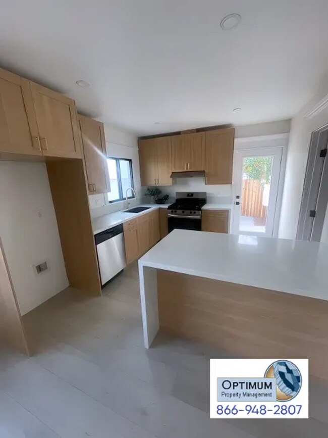 Foto del edificio - Fully Remodeled 2 Bed / 2 Bath Spanish Revival Bungalow – Historic N.W. Ontario