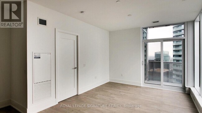 Photo du bâtiment - 10 York St