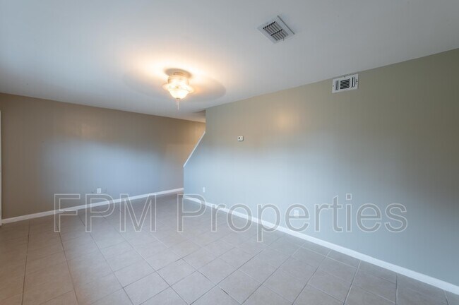 Building Photo - 880 Hibiscus St