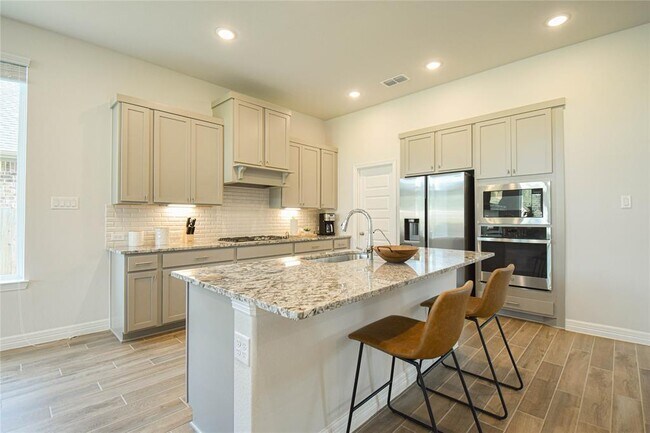 Foto del edificio - 24627 Carleton Lake Ln