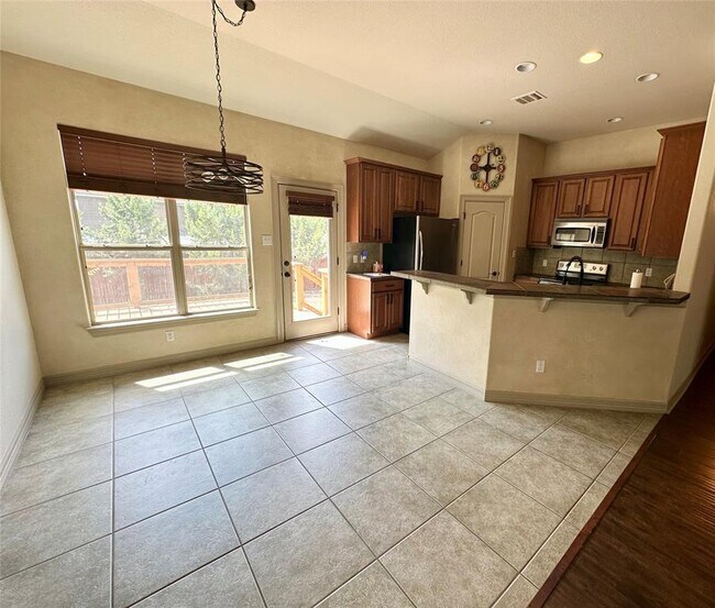 Foto del edificio - 15105 Cavalier Canyon Dr