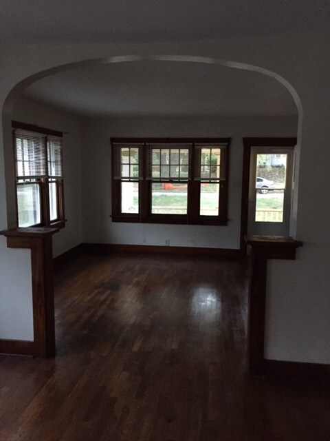 Building Photo - 134 NW Quinton Ave